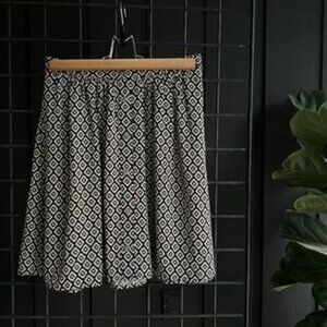 00P - LOFT Petites - Southwestern Patterned Black/White Skirt